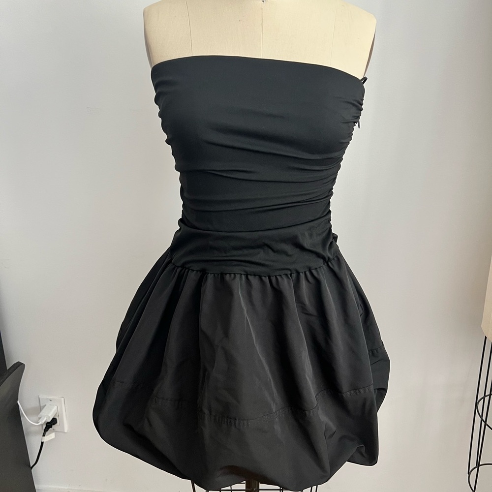 Steve Madden Elegant Black Strapless bubble hem Dress sz small NWT